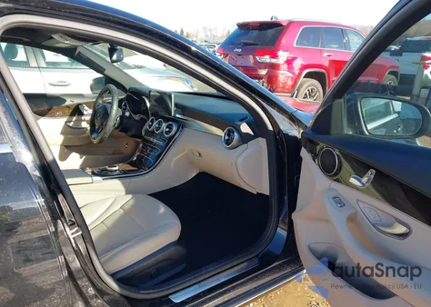 2018 Mercedes-Benz C 300 из США, поврежденный, VIN 55SWF4JB1JU239297